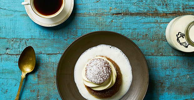 Alexander Sjögrens semla med whiskey & kardemummamjölk