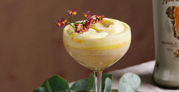 Vegansk cocktail med Amarula och saffran