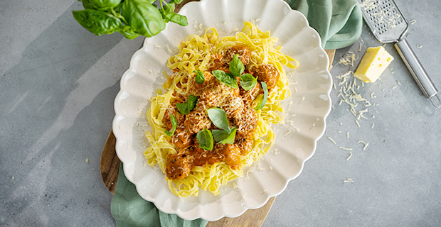 50/50 köttbullar i tomatsås med pasta av Årets Kock  Jessie Sommarström