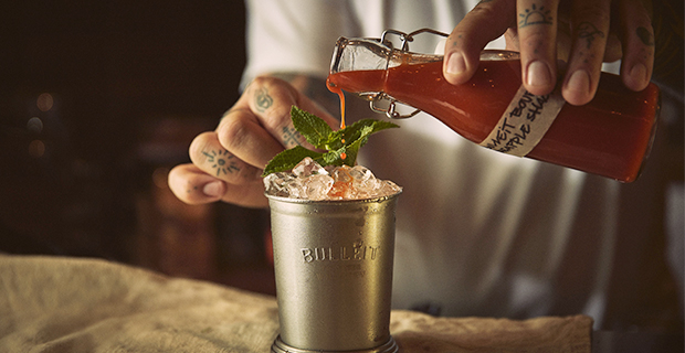 Bulleit Bourbon Hot Sauce och drinken Spicy julep