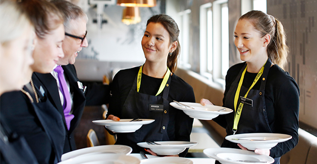 I år beräknas 70 elever ta studenten och ytterligare 106 elever påbörja sin gymnasieutbildning hos Strawberry och Realgymnasiet.