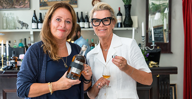 Master Blender Angela D’Orazio tillsammans med Efva Attling.