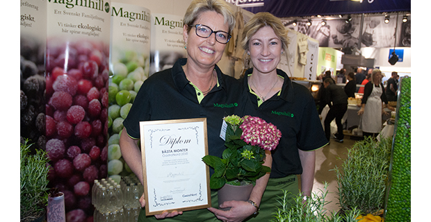 Margareta Zimmerman och Viveca Almgren från Magnihill tog emot priset Bästa monter Gastro Nord idag på Stockholmsmässan.