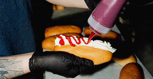 7-Elevens Semla To-Go är utformad som en korv med bröd.