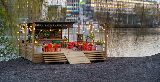 Brooklyn Brewery öppnar pop-up bar på Hornstulls strand i Stockholm.