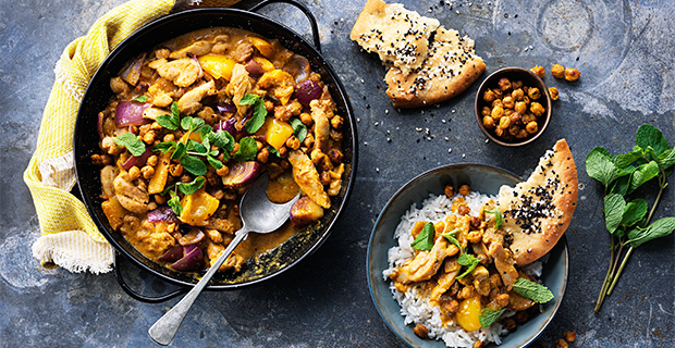 Kormagryta med kyckling och curryrostade kikärtor och sesamnaan-bröd