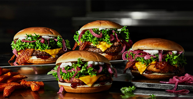 McDonald´s lanserar den nya hamburgaren BBQ & Pickled Onions idag.