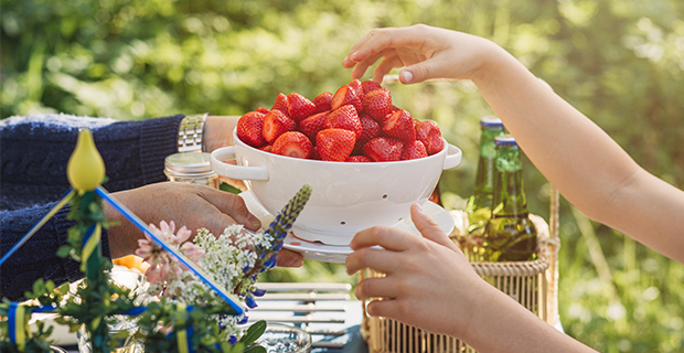 Jordgubbar har inte altid varit en självklarhet på midsommarbordet.