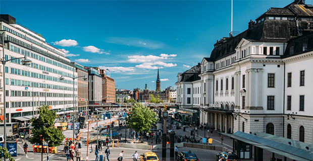 Landets hotell är nu tillbaka på normalnivå men Stockholmshotellen släpar efter lite.