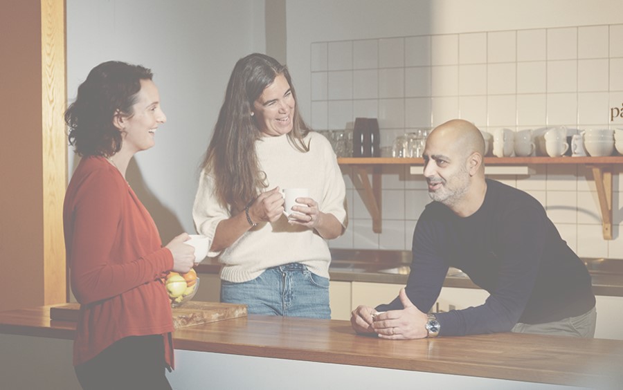 67 procent svarar att de dricker sitt kaffe på jobbet en vanlig arbetsdag enligt undersökningen.