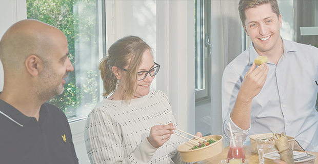 Många väljer bort restaurangbesök – fyra av fem äter lunch på jobbet.