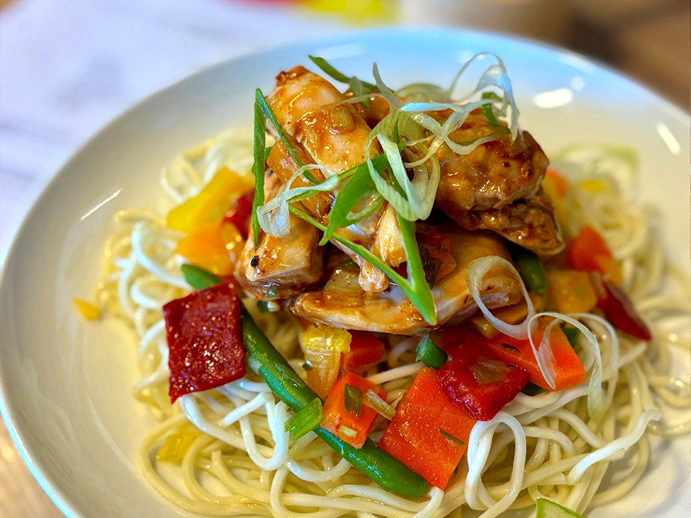 I projektet Smakresan får eleverna i fyra grundskolor den 16 maj smaka olika maträtter med den koreanska kålrätten kimchi. I skolrestaurangen serveras kyckling med kimchinudelwok och kimchimajonnäs, samt ett vegetariskt alternativ.