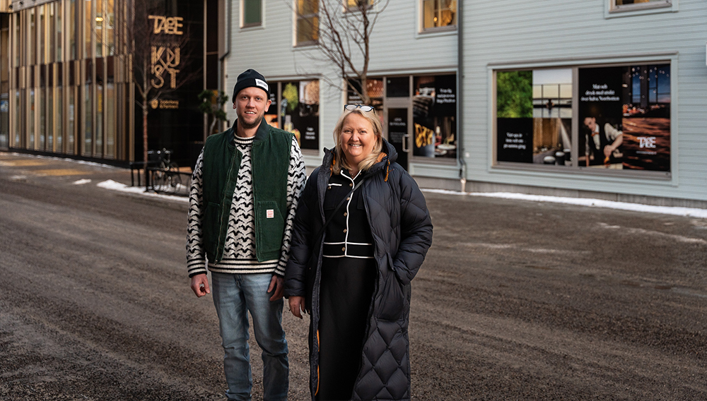 Christina Skoog och Johan Gran framför lokalen som GIN-GINs konceptbar flyttar in i.