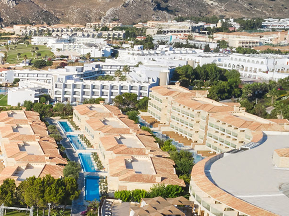 Hotellområde i Rhodos, ett resmål som ligger på topplistan bland resenärer i sommar.