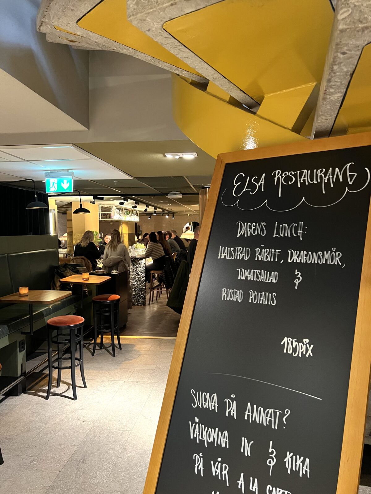 Nyöppnade restaurang Elsa ligger på Grev Turegatan 30 , i lokalerna där restaurang Ted tidigare huserade.