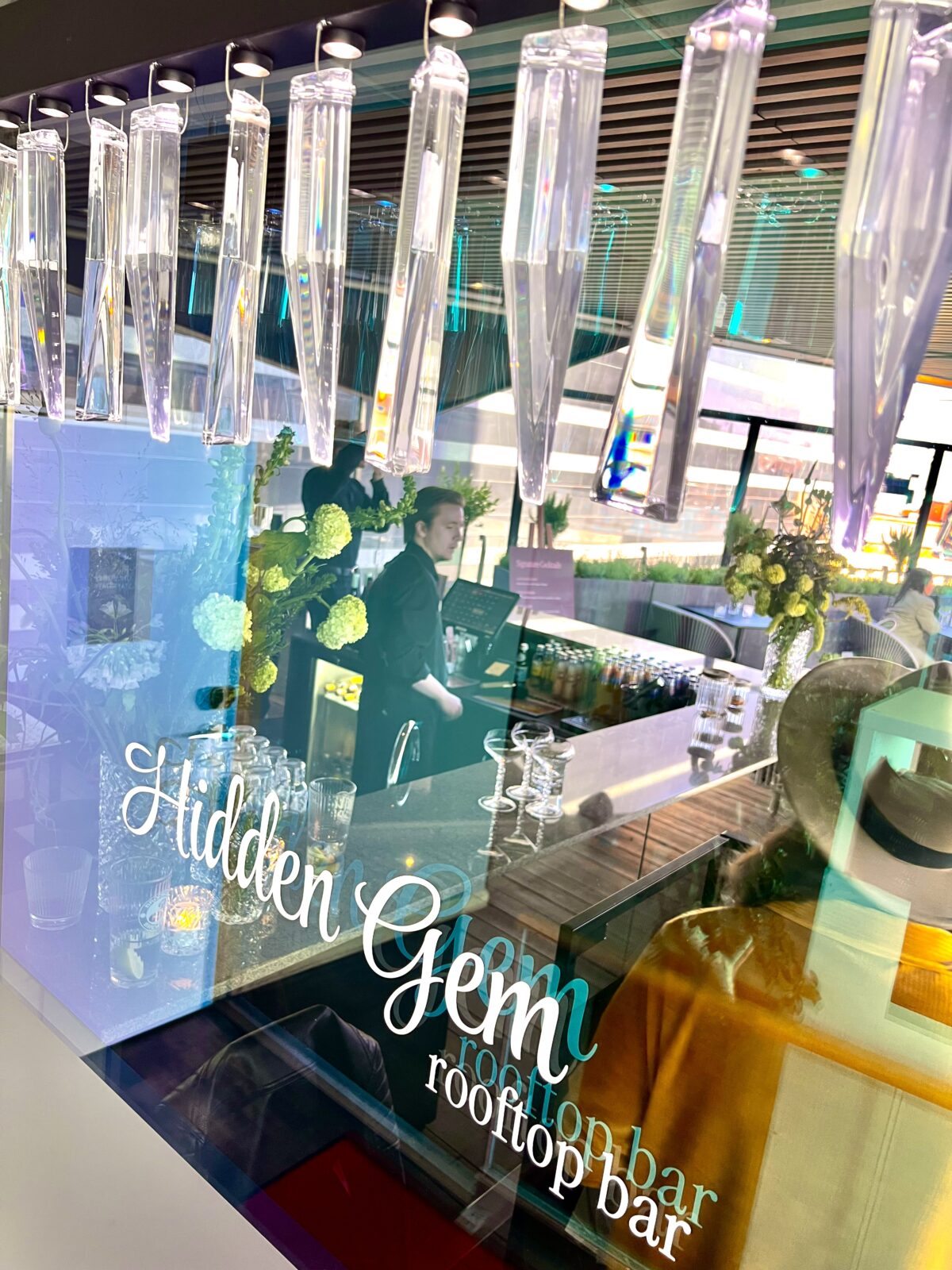 Hidden Gem på Clarion Hotel Sign