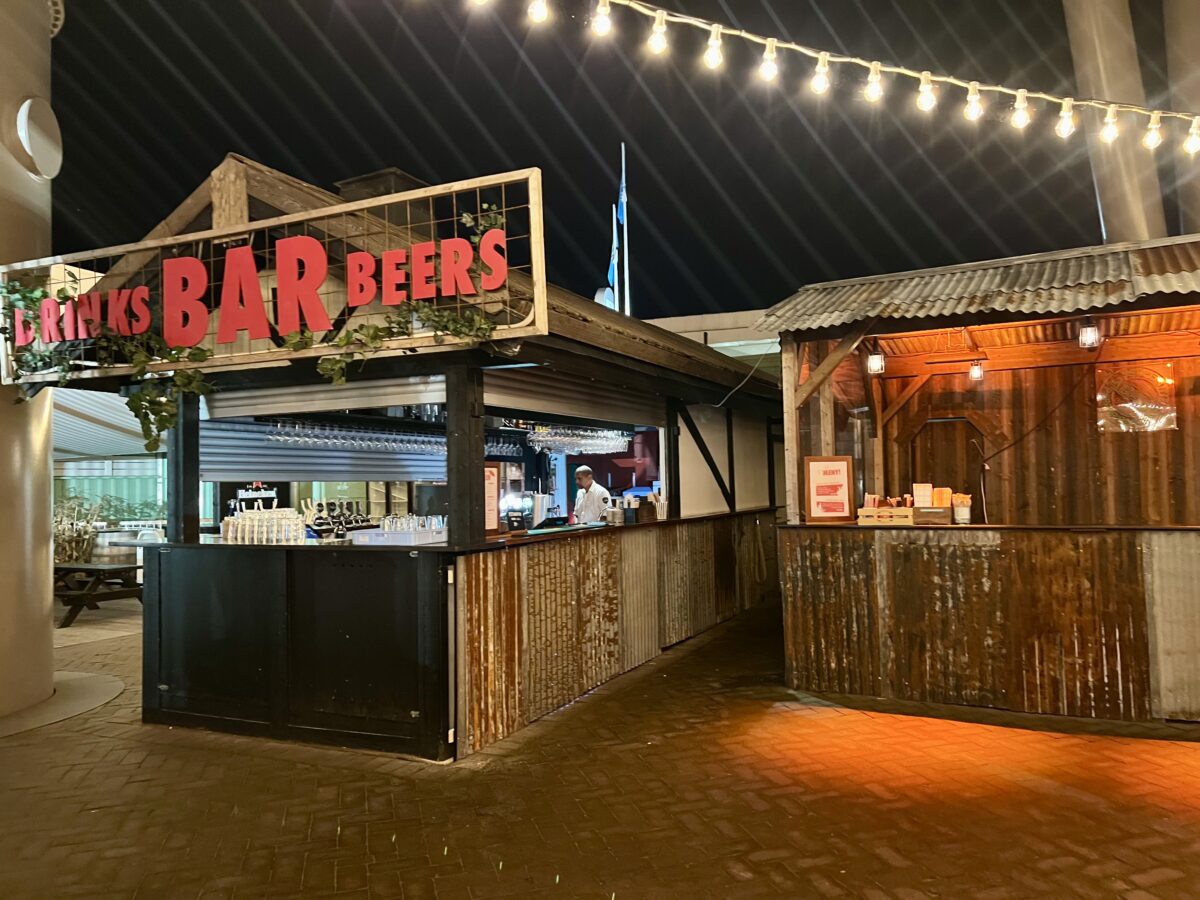 På grillmenyn i det tematiserade området Kvarteret (tidigare Biergarten) serveras bland annat Ramen BBQ Porkbelly och Ramen BBQ Tofu under Halloween på Gröna Lund.