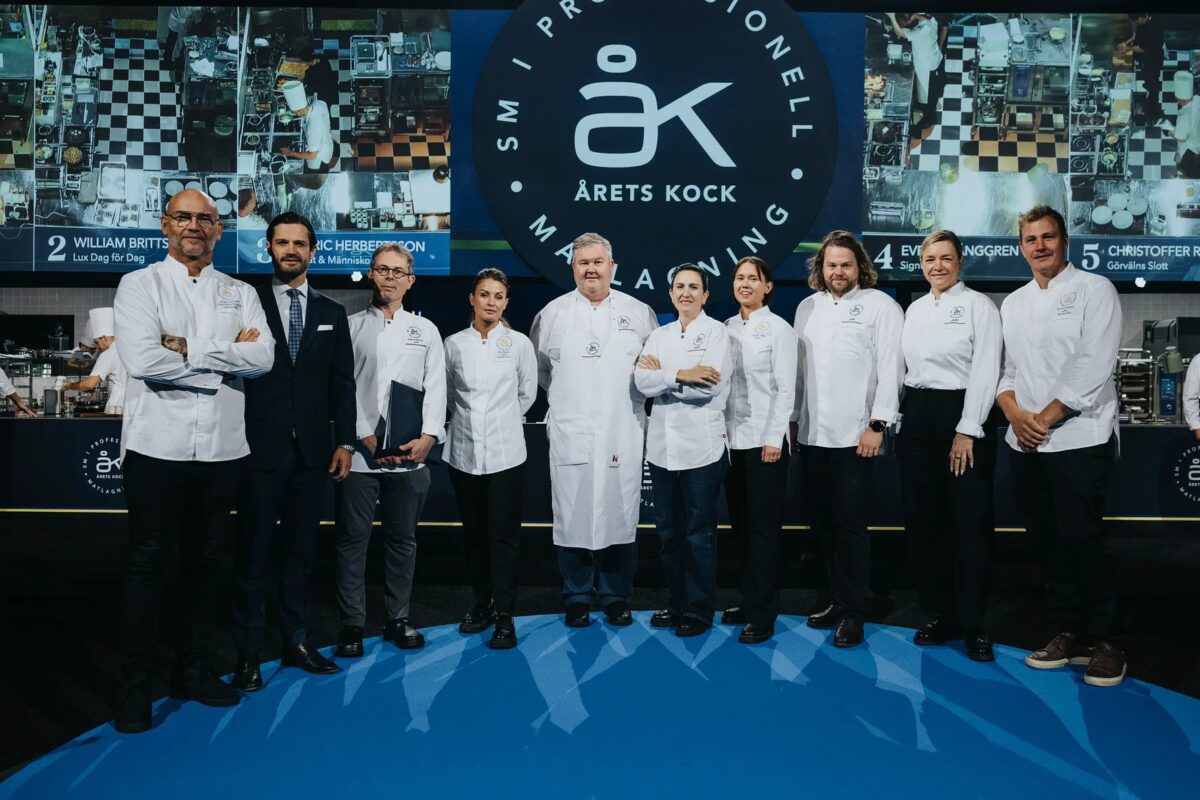 Smakjuryn i Årets kock:
H.K.H. Prins Carl Philip
Pascal Barbot – Astrance, Paris
Magnus Nilsson – Furuhem
Desirée Jaks – frilans, kapten för Kocklandslaget, Årets Kock 2023
Thomas Sjögren – Signum, Årets Kock 2015
Katherine Bont – Noma, Köpenhamn
Ida Bauhn – Verandan, Årets Kock 2025
Florencia Abella – Ekstedt
Mathias Dahlgren – Matbaren & Seafood Gastro
